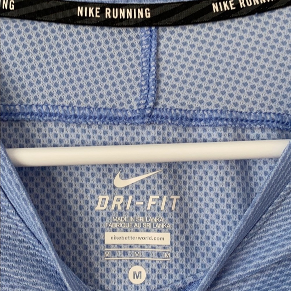 Nike Long Sleeve workout shirt - Picture 3 of 3